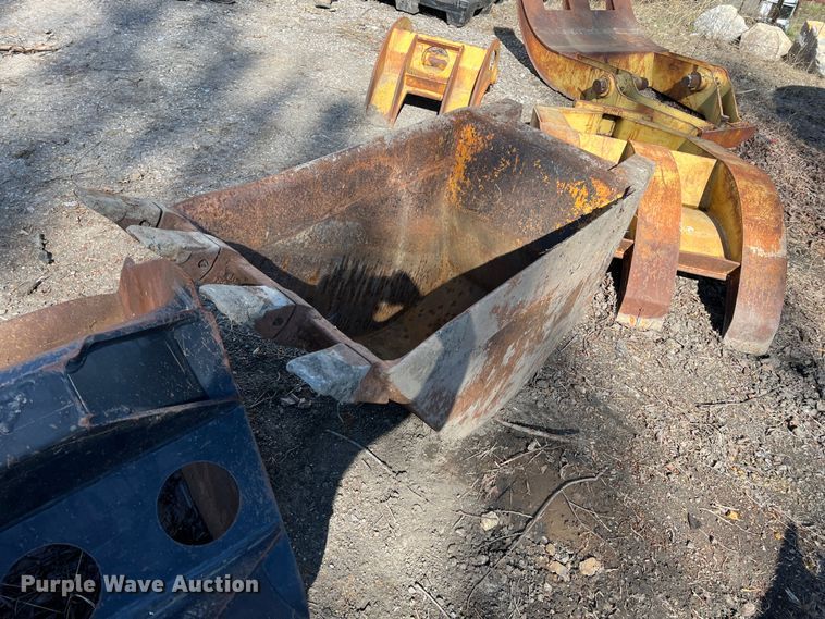 image for item KR9469 2001 Gradall XL3300  wheeled excavator