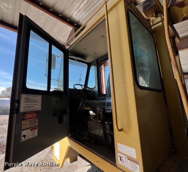 image for item KR9470 1998 Gradall G3WD  wheeled excavator