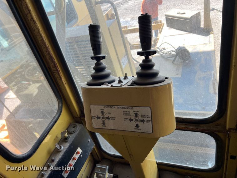 image for item KR9470 1998 Gradall G3WD  wheeled excavator