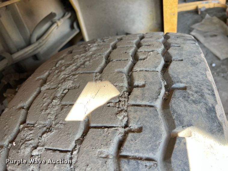 image for item KR9470 1998 Gradall G3WD  wheeled excavator