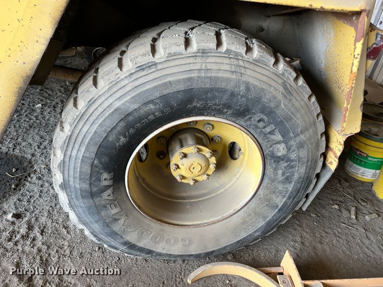 image for item KR9470 1998 Gradall G3WD  wheeled excavator