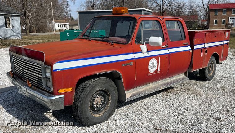 image for item LA9821 1983 GMC C2500  Crew Cab utility bed pickup truck