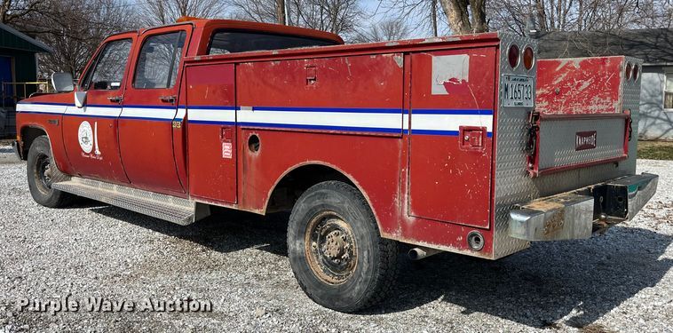 image for item LA9821 1983 GMC C2500  Crew Cab utility bed pickup truck