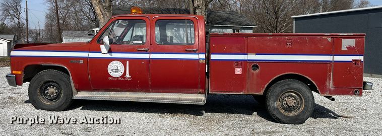 image for item LA9821 1983 GMC C2500  Crew Cab utility bed pickup truck