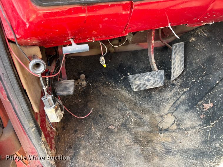 image for item LA9821 1983 GMC C2500  Crew Cab utility bed pickup truck