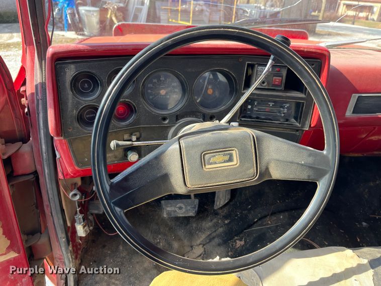 image for item LA9821 1983 GMC C2500  Crew Cab utility bed pickup truck