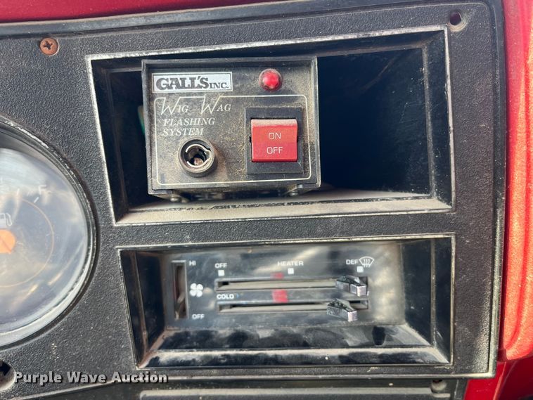 image for item LA9821 1983 GMC C2500  Crew Cab utility bed pickup truck