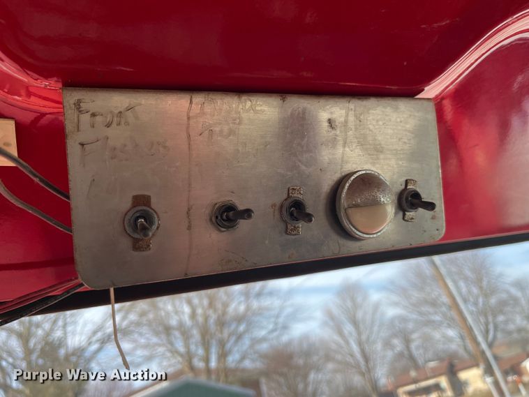 image for item LA9821 1983 GMC C2500  Crew Cab utility bed pickup truck