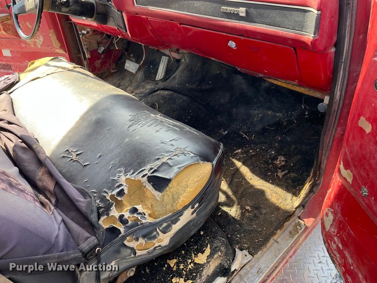 image for item LA9821 1983 GMC C2500  Crew Cab utility bed pickup truck