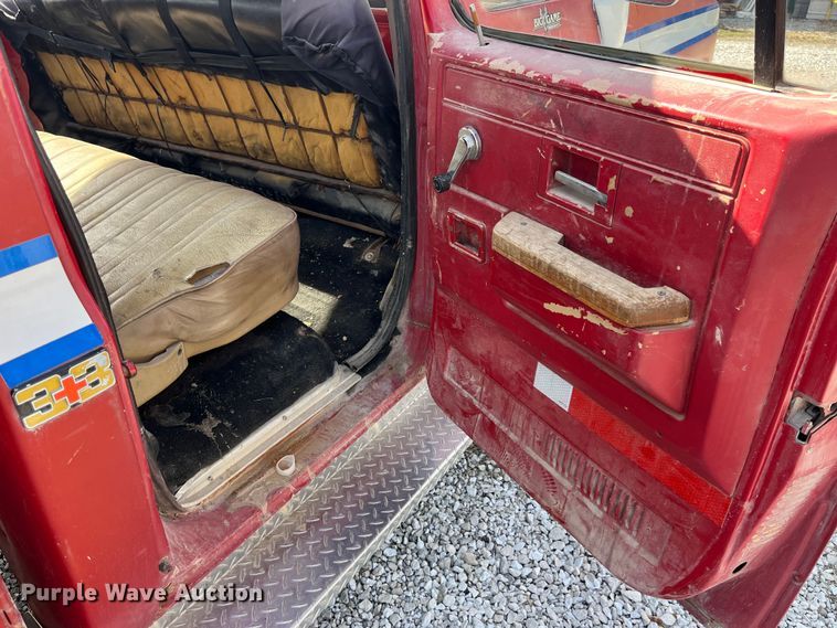 image for item LA9821 1983 GMC C2500  Crew Cab utility bed pickup truck