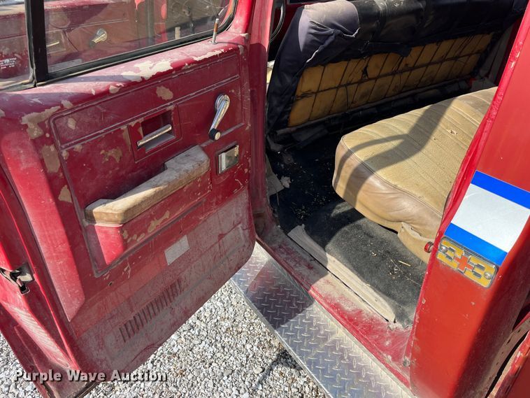 image for item LA9821 1983 GMC C2500  Crew Cab utility bed pickup truck