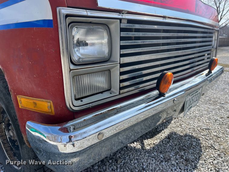 image for item LA9821 1983 GMC C2500  Crew Cab utility bed pickup truck