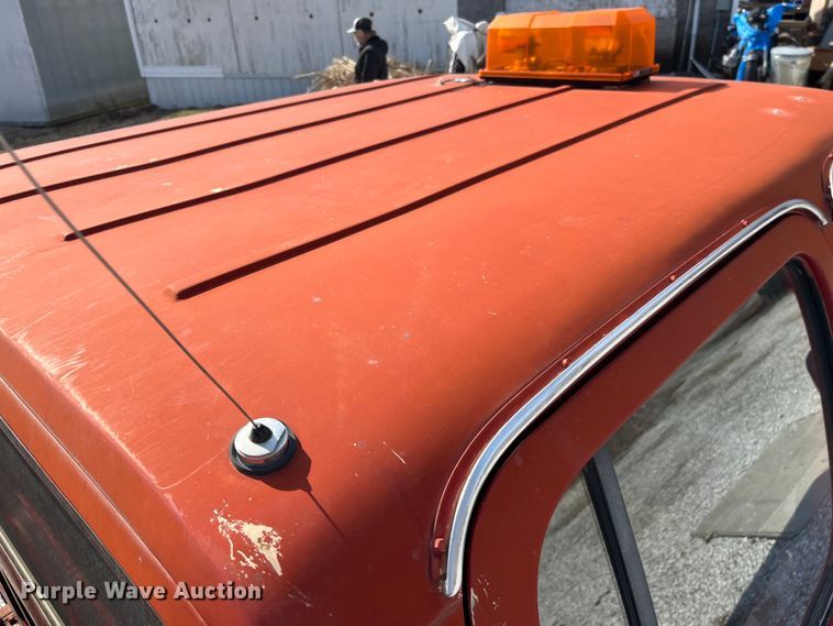 image for item LA9821 1983 GMC C2500  Crew Cab utility bed pickup truck