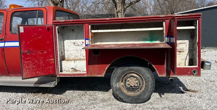 image for item LA9821 1983 GMC C2500  Crew Cab utility bed pickup truck