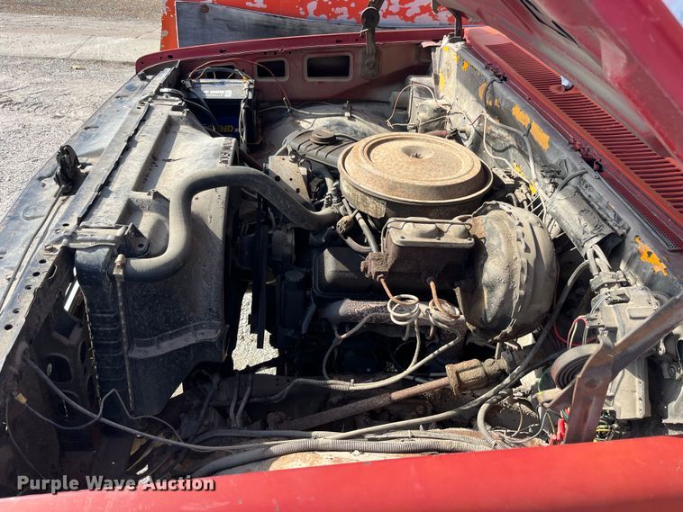 image for item LA9821 1983 GMC C2500  Crew Cab utility bed pickup truck