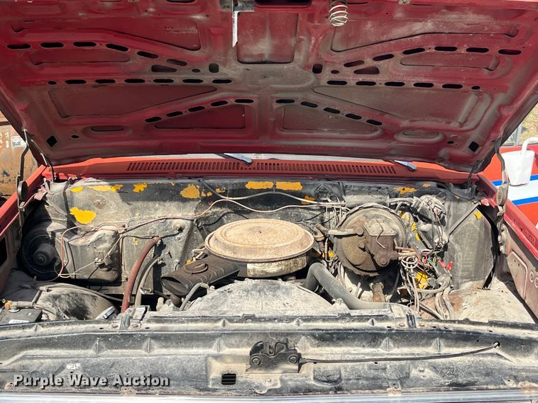 image for item LA9821 1983 GMC C2500  Crew Cab utility bed pickup truck