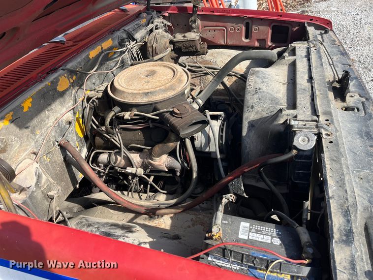 image for item LA9821 1983 GMC C2500  Crew Cab utility bed pickup truck