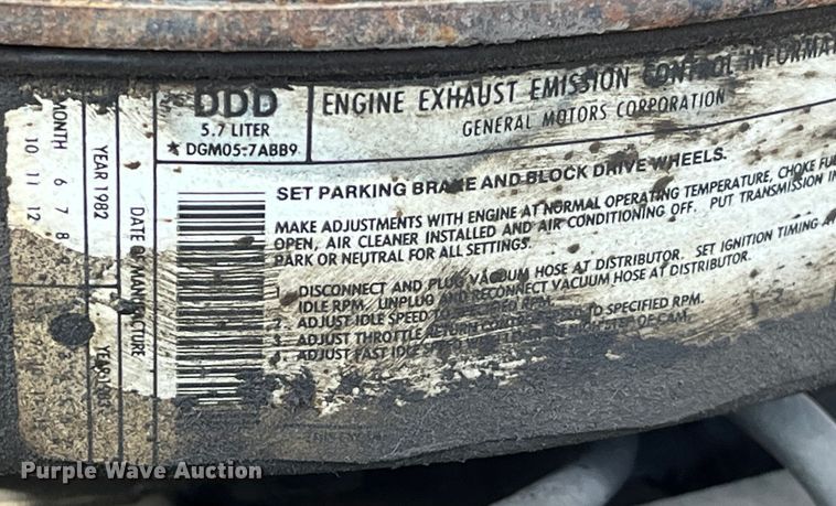 image for item LA9821 1983 GMC C2500  Crew Cab utility bed pickup truck