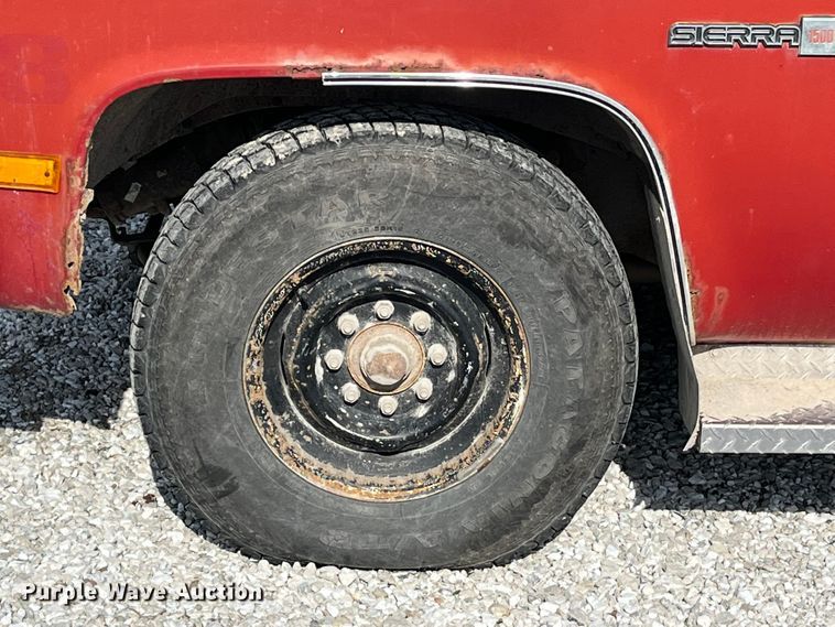 image for item LA9821 1983 GMC C2500  Crew Cab utility bed pickup truck