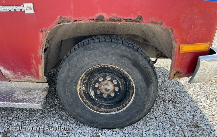 image for item LA9821 1983 GMC C2500  Crew Cab utility bed pickup truck