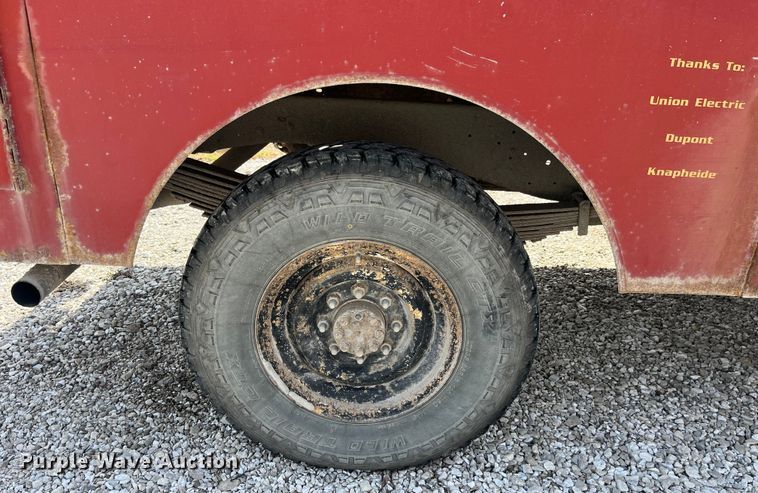 image for item LA9821 1983 GMC C2500  Crew Cab utility bed pickup truck