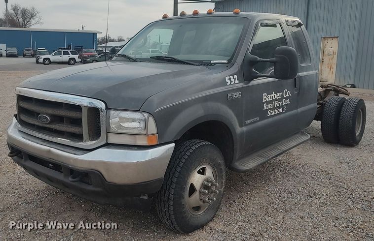 image for item LG9656 2002 Ford F350 Super Duty XLT  SuperCab pickup truck cab and chassis