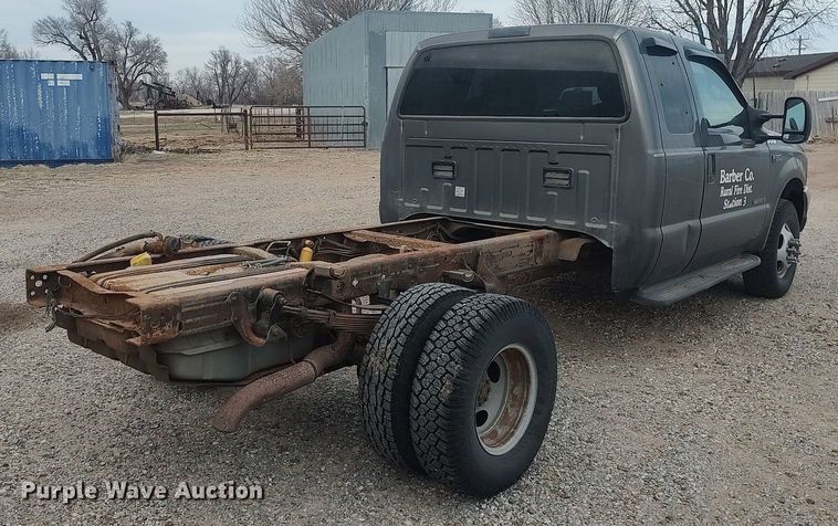 image for item LG9656 2002 Ford F350 Super Duty XLT  SuperCab pickup truck cab and chassis