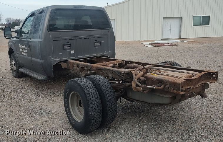 image for item LG9656 2002 Ford F350 Super Duty XLT  SuperCab pickup truck cab and chassis