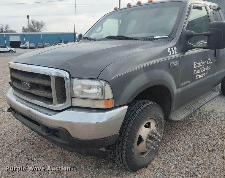 image for item LG9656 2002 Ford F350 Super Duty XLT  SuperCab pickup truck cab and chassis