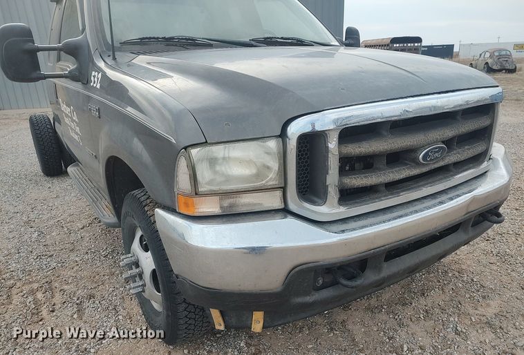 image for item LG9656 2002 Ford F350 Super Duty XLT  SuperCab pickup truck cab and chassis