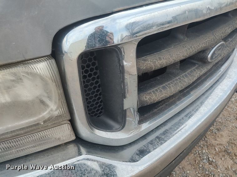 image for item LG9656 2002 Ford F350 Super Duty XLT  SuperCab pickup truck cab and chassis