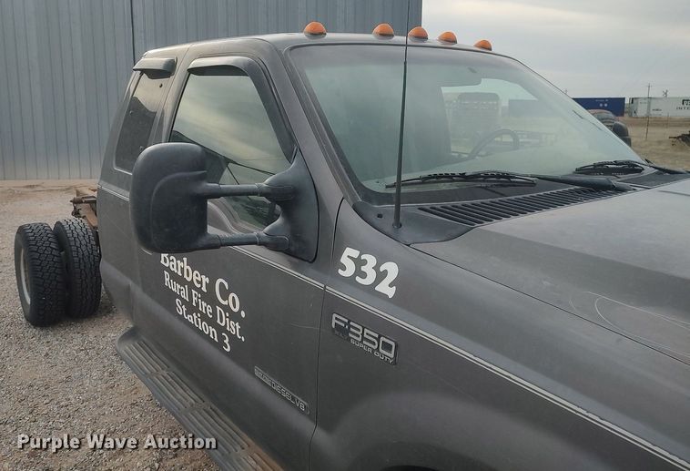 image for item LG9656 2002 Ford F350 Super Duty XLT  SuperCab pickup truck cab and chassis