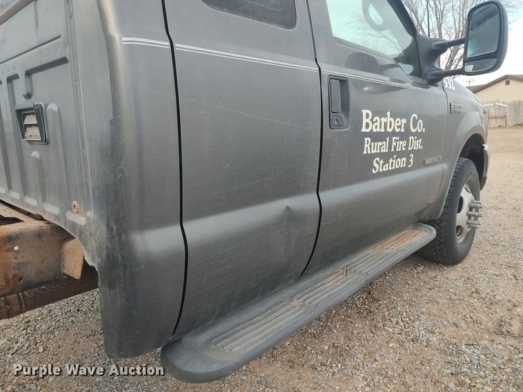image for item LG9656 2002 Ford F350 Super Duty XLT  SuperCab pickup truck cab and chassis
