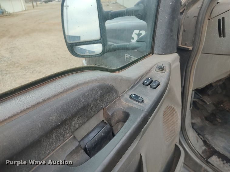 image for item LG9656 2002 Ford F350 Super Duty XLT  SuperCab pickup truck cab and chassis