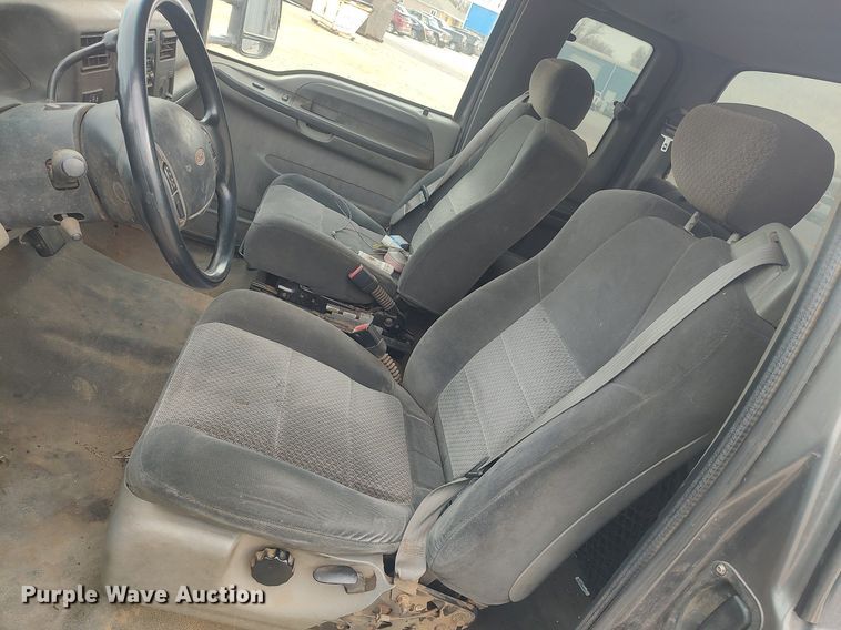 image for item LG9656 2002 Ford F350 Super Duty XLT  SuperCab pickup truck cab and chassis