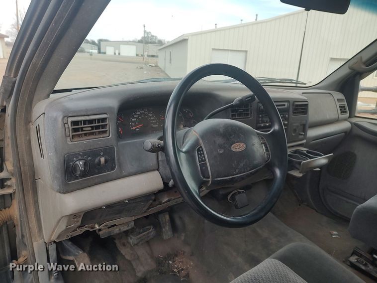 image for item LG9656 2002 Ford F350 Super Duty XLT  SuperCab pickup truck cab and chassis