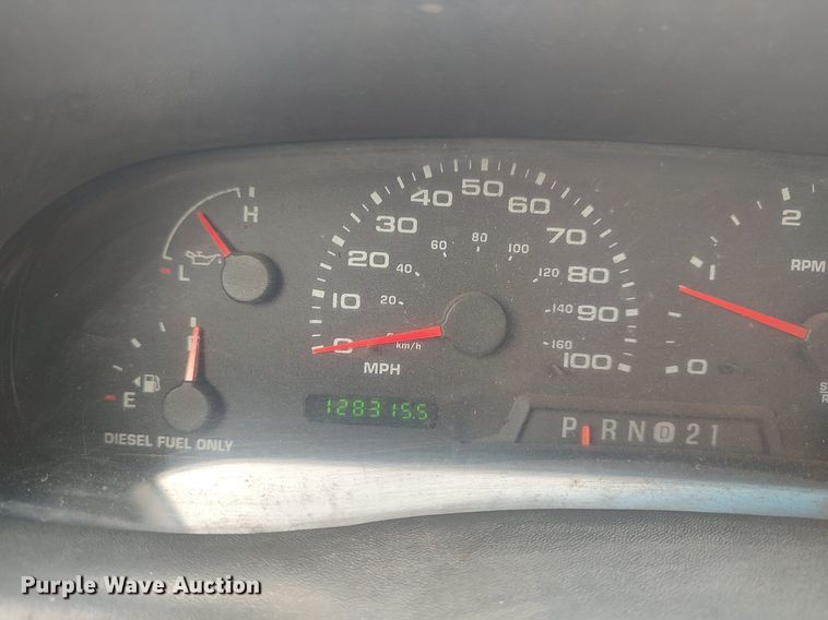 image for item LG9656 2002 Ford F350 Super Duty XLT  SuperCab pickup truck cab and chassis