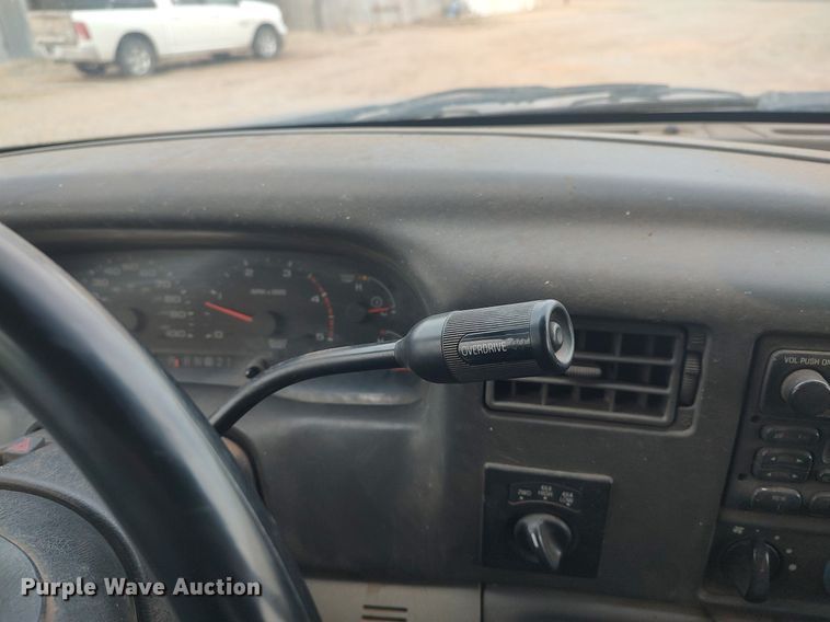 image for item LG9656 2002 Ford F350 Super Duty XLT  SuperCab pickup truck cab and chassis