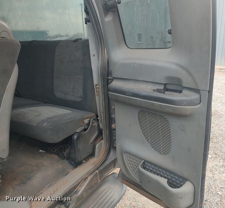 image for item LG9656 2002 Ford F350 Super Duty XLT  SuperCab pickup truck cab and chassis