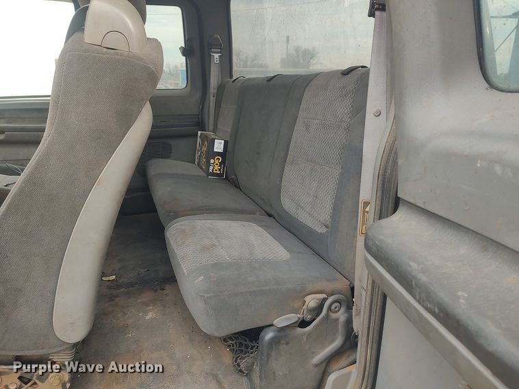 image for item LG9656 2002 Ford F350 Super Duty XLT  SuperCab pickup truck cab and chassis