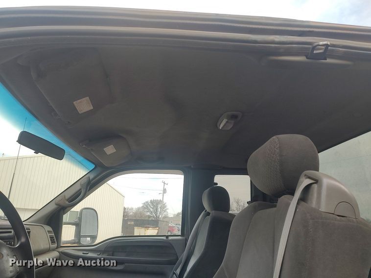 image for item LG9656 2002 Ford F350 Super Duty XLT  SuperCab pickup truck cab and chassis