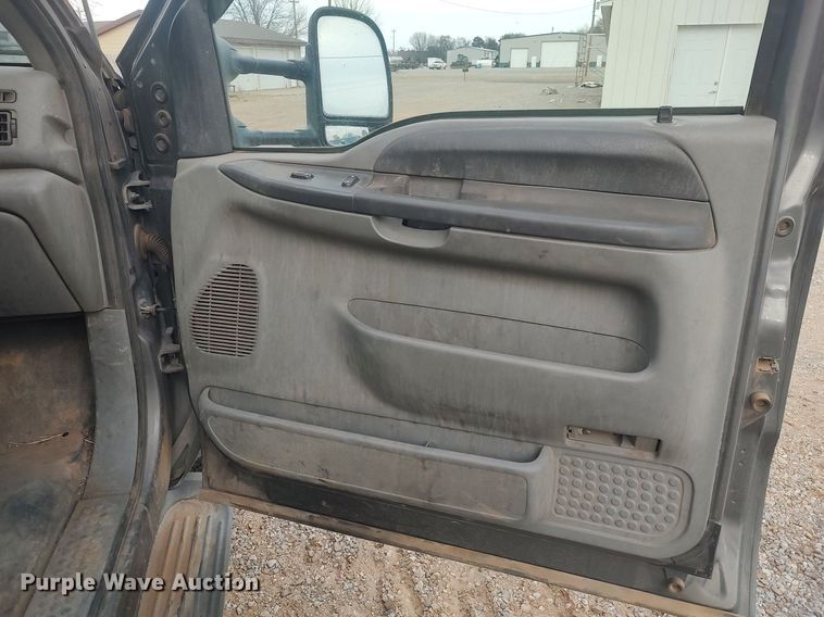 image for item LG9656 2002 Ford F350 Super Duty XLT  SuperCab pickup truck cab and chassis