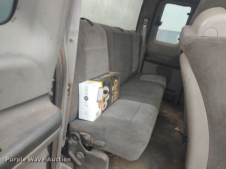 image for item LG9656 2002 Ford F350 Super Duty XLT  SuperCab pickup truck cab and chassis