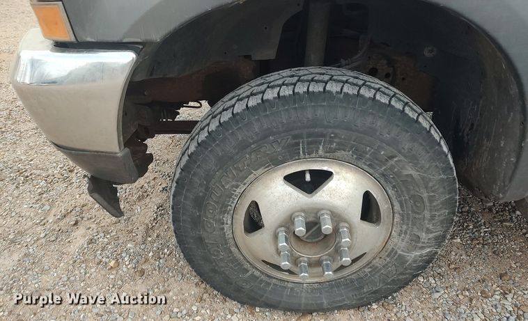 image for item LG9656 2002 Ford F350 Super Duty XLT  SuperCab pickup truck cab and chassis