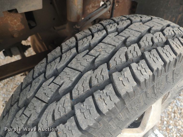 image for item LG9656 2002 Ford F350 Super Duty XLT  SuperCab pickup truck cab and chassis