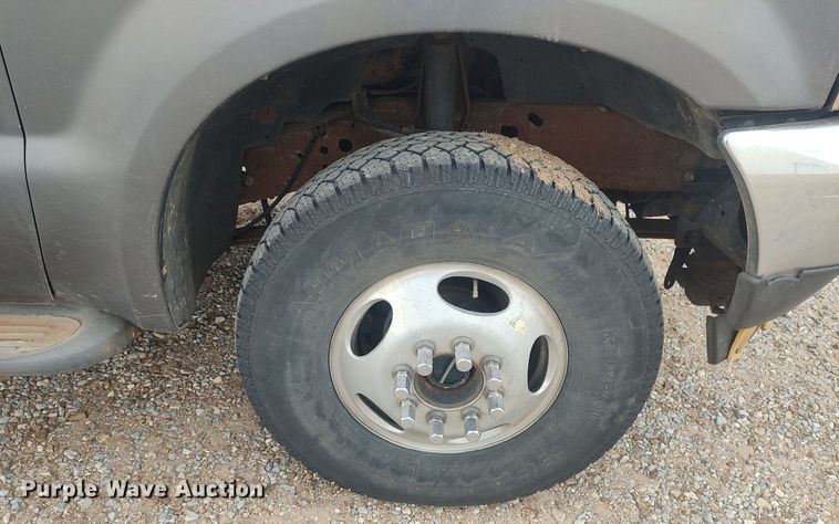 image for item LG9656 2002 Ford F350 Super Duty XLT  SuperCab pickup truck cab and chassis