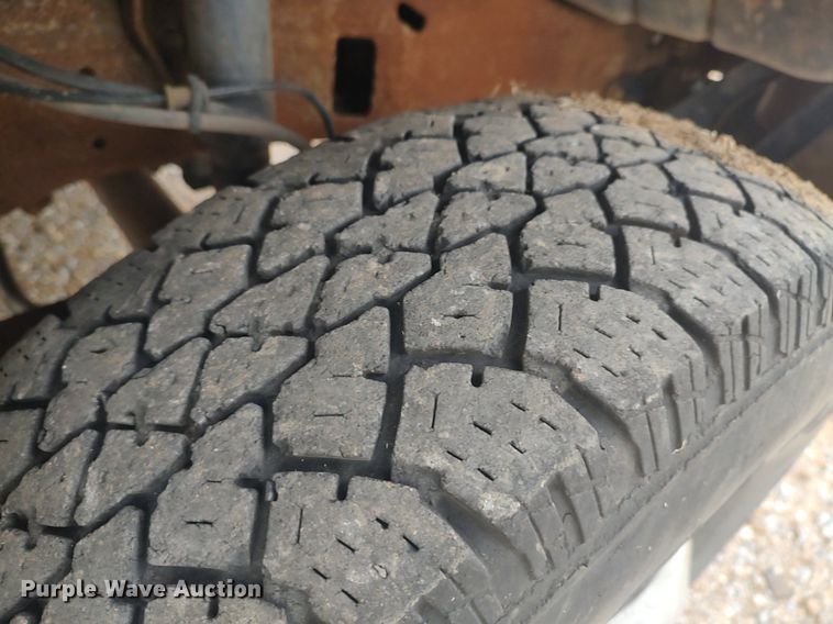 image for item LG9656 2002 Ford F350 Super Duty XLT  SuperCab pickup truck cab and chassis