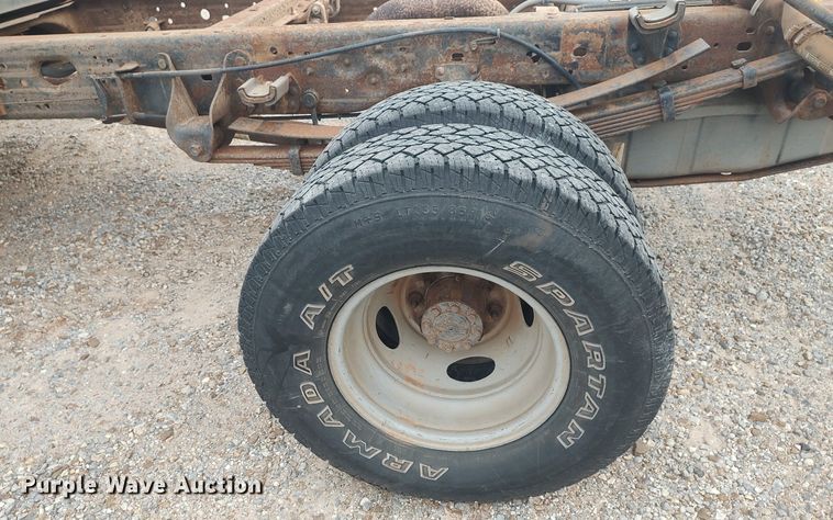 image for item LG9656 2002 Ford F350 Super Duty XLT  SuperCab pickup truck cab and chassis