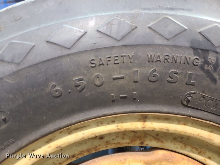 image for item LH9909 1970 Ford 2000  tractor