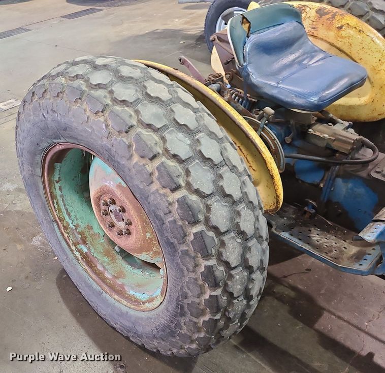 image for item LH9909 1970 Ford 2000  tractor